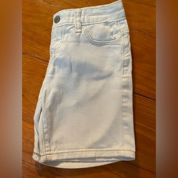 NEOT! Girl’s size 7 Old Navy white 5-pocket zippered button closure denim shorts - Picture 1 of 14